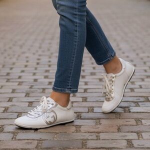 Gucci with interlocking G logo leather tennis shoes